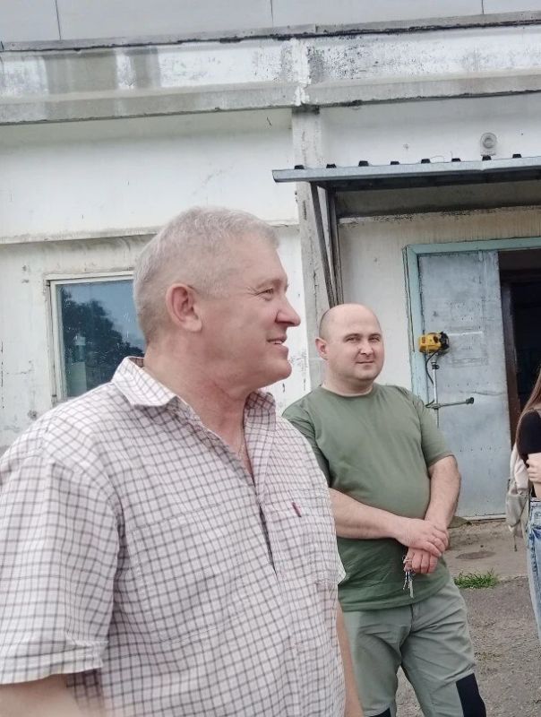 Мир энергетики.. Учащиеся Фатежской школы №2 погрузились в мир энергетики на профориентационной экскурсии в Фатежский РЭС филиала ПАО «Россети Центр» — «Курскэнерго», которую провели настоящие профессионалы своего дела: Мир энергетики.. Учащиеся Фатежской школы №2 погрузились в мир энергетики на профориентационной экскурсии в Фатежский РЭС филиала ПАО «Россети Центр» — «Курскэнерго», которую провели настоящие профессионалы своего дела: