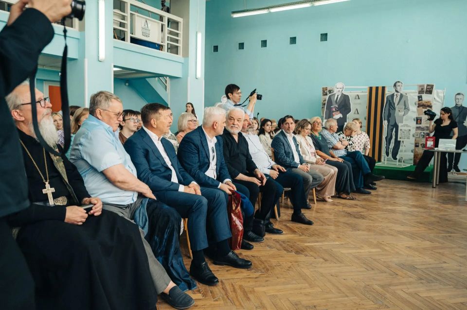 В Курске открылась выставка медалей и плакет Геннадия Правоторова В Курске открылась выставка медалей и плакет Геннадия Правоторова