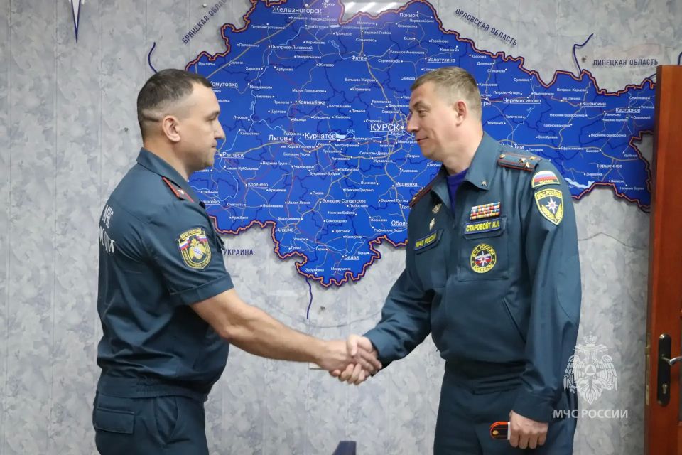 Курским спасателям МЧС России вручили очередные специальные звания Курским спасателям МЧС России вручили очередные специальные звания