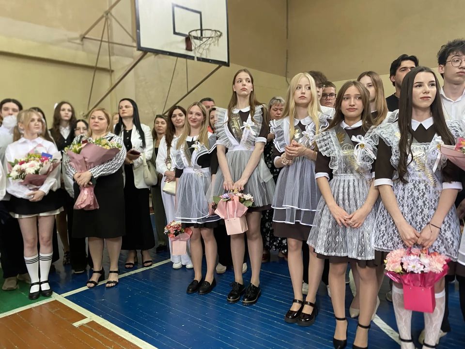 В школе № 57 для 50 юных курян прозвенел последний звонок В школе № 57 для 50 юных курян прозвенел последний звонок