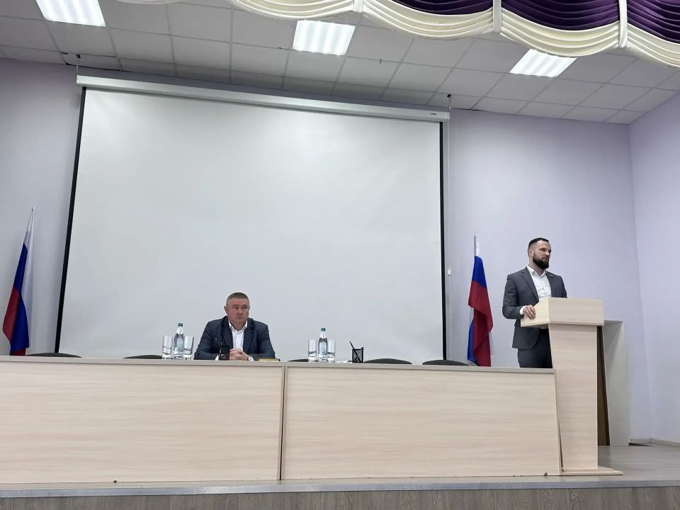 26 мая 2026 года в Администрации Октябрьского района состоялся открытый диалог между работниками бюджетной сферы и депутатом Курской областной Думы Алексеем Золотаревым 26 мая 2026 года в Администрации Октябрьского района состоялся открытый диалог между работниками бюджетной сферы и депутатом Курской областной Думы Алексеем Золотаревым