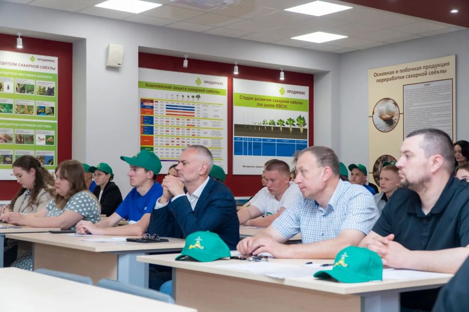 В Курском государственном аграрном университете имени И.И. Иванова состоялся Всероссийский агродиктант – масштабная просветительская акция, посвященная сельскому хозяйству, современным агротехнологиям и развитию... В Курском государственном аграрном университете имени И.И. Иванова состоялся Всероссийский агродиктант – масштабная просветительская акция, посвященная сельскому хозяйству, современным агротехнологиям и развитию...