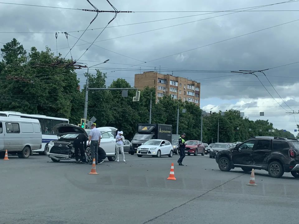 В Курске случилась жесткая авария В Курске случилась жесткая авария