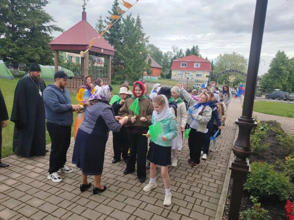 Сегодня состоялось торжественное открытие смены в детском православном лагере, организованном при Никольском кафедральном соборе с.Мантурово. Ребят ждут четыре дня, наполненных интересными встречами и мероприятиями Сегодня состоялось торжественное открытие смены в детском православном лагере, организованном при Никольском кафедральном соборе с.Мантурово. Ребят ждут четыре дня, наполненных интересными встречами и мероприятиями