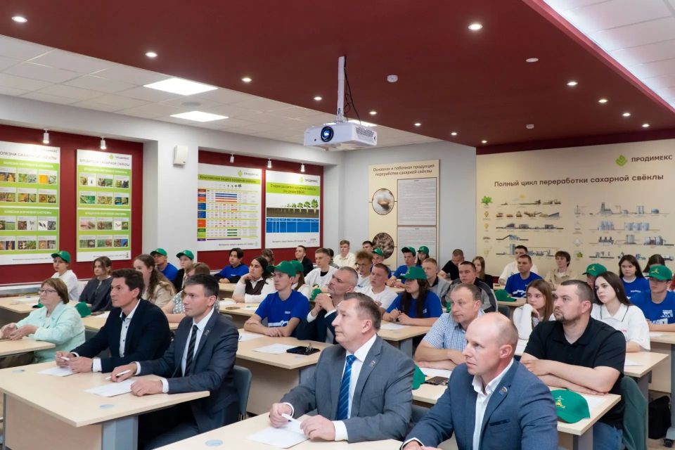 В Курском государственном аграрном университете имени И.И. Иванова состоялся Всероссийский агродиктант – масштабная просветительская акция, посвященная сельскому хозяйству, современным агротехнологиям и развитию... В Курском государственном аграрном университете имени И.И. Иванова состоялся Всероссийский агродиктант – масштабная просветительская акция, посвященная сельскому хозяйству, современным агротехнологиям и развитию...