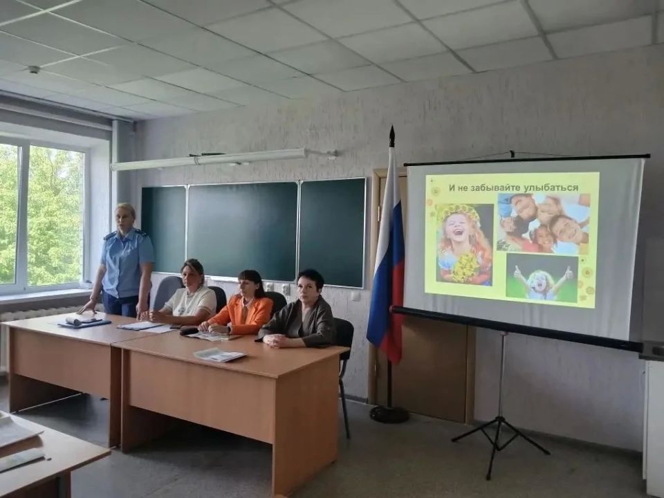 Прокуратура Тимского района приняла участие в общешкольных родительских собраниях по вопросам безопасности детей в летний период Прокуратура Тимского района приняла участие в общешкольных родительских собраниях по вопросам безопасности детей в летний период