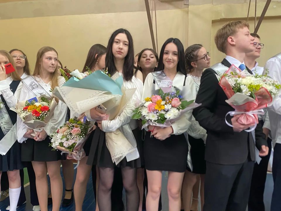 В школе № 57 для 50 юных курян прозвенел последний звонок В школе № 57 для 50 юных курян прозвенел последний звонок