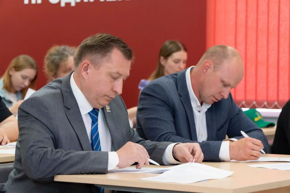 В Курском государственном аграрном университете имени И.И. Иванова состоялся Всероссийский агродиктант – масштабная просветительская акция, посвященная сельскому хозяйству, современным агротехнологиям и развитию... В Курском государственном аграрном университете имени И.И. Иванова состоялся Всероссийский агродиктант – масштабная просветительская акция, посвященная сельскому хозяйству, современным агротехнологиям и развитию...