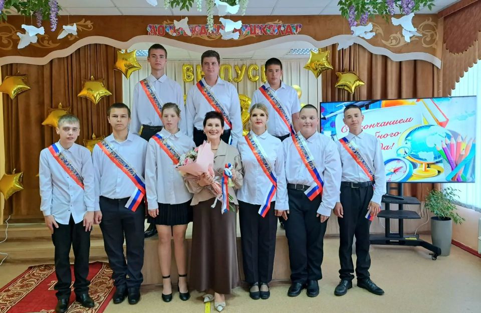 В курских школах прозвенели последние звонки В курских школах прозвенели последние звонки