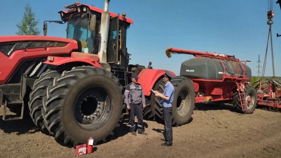 В одном из крупнейших хозяйств Мантуровского района проведен технический осмотр техники, представленной АО «Петербургский тракторный завод» для прохождения испытаний с целью улучшения качества выпускаемой техники