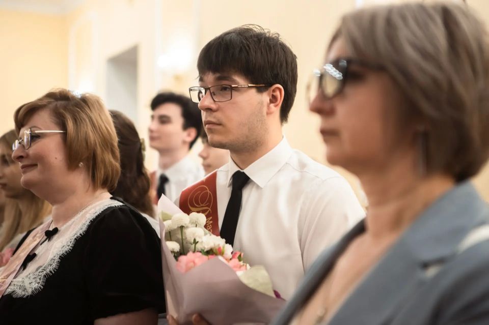 В Курске проходят последние звонки В Курске проходят последние звонки