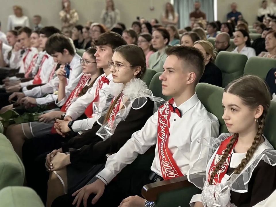 В курской школе №58 прозвенел последний звонок В курской школе №58 прозвенел последний звонок