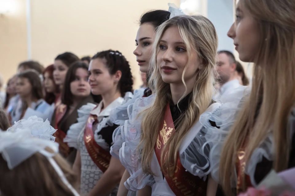 В Курске проходят последние звонки В Курске проходят последние звонки