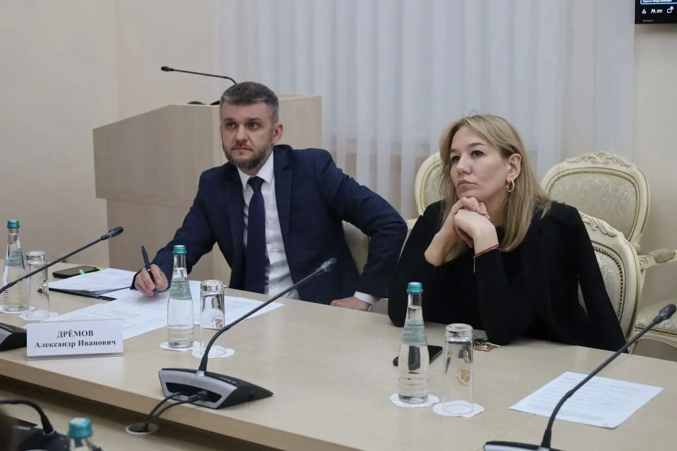 Первый заместитель руководителя Администрации Курской области Олеся Дворцова приняла участие в совещании, посвященном проведению форума «Сильные идеи для нового времени» Первый заместитель руководителя Администрации Курской области Олеся Дворцова приняла участие в совещании, посвященном проведению форума «Сильные идеи для нового времени»