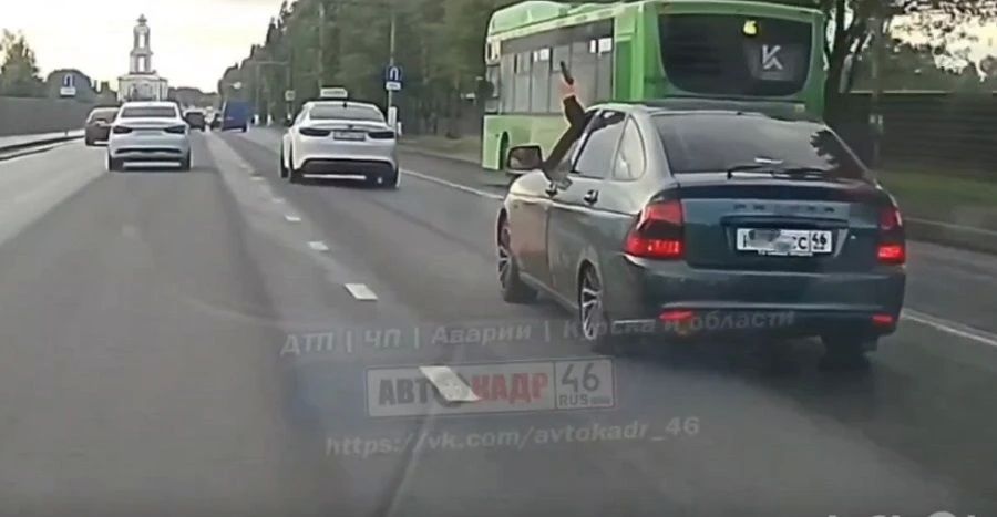 В Курске водитель устроил пальбу