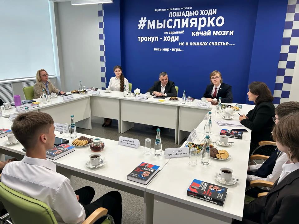 Александр Хинштейн встретился с победителями и призерами всероссийских олимпиад школьников