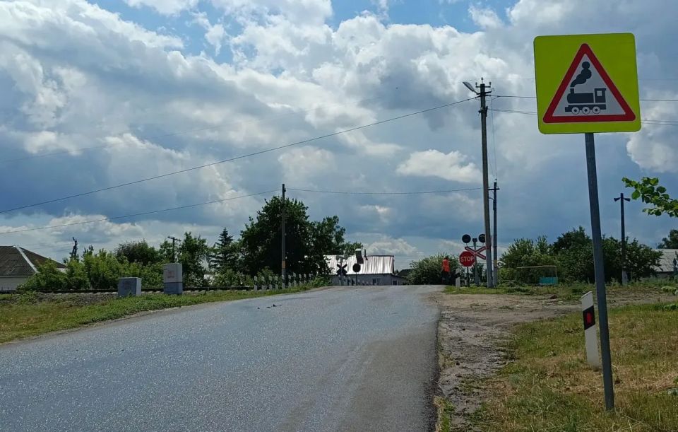 ВНИМАНИЕ!. Уважаемые жители Черемисиновского района! В связи с проведением работ по замене рельсов на железнодорожном переезде 86 км, который соединяет улицы Вокзальную и Железнодорожную в посёлке Черемисиново, с 9:00 до...