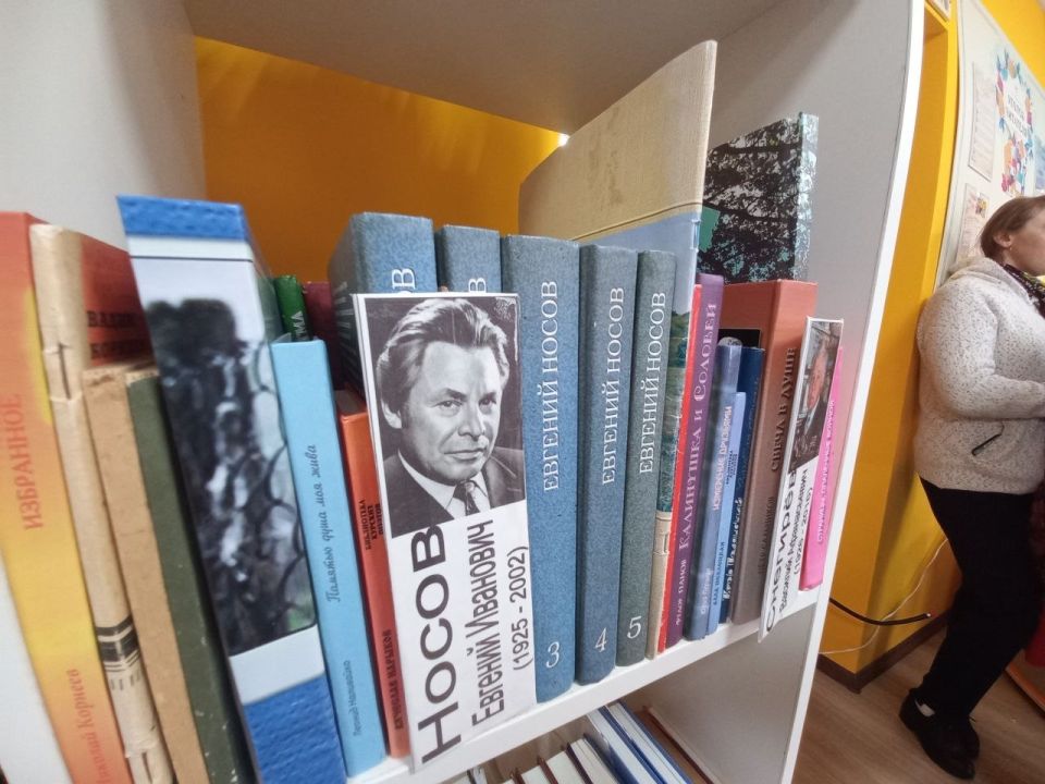 «Вы главные лица в государстве, потому что от вас зависит образование страны, ее культура. Без общей культуры не может быть подъема нравственности. Без нравственности не действуют никакие экономические законы. Чтобы стране... «Вы главные лица в государстве, потому что от вас зависит образование страны, ее культура. Без общей культуры не может быть подъема нравственности. Без нравственности не действуют никакие экономические законы. Чтобы стране...