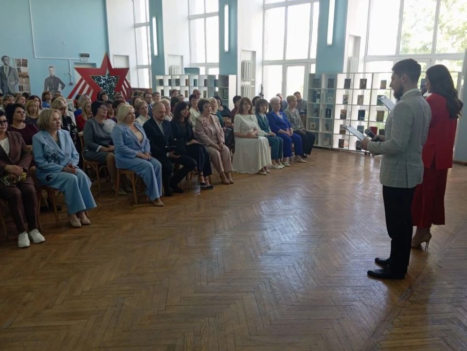 В Курске наградили лучших библиотекарей В Курске наградили лучших библиотекарей