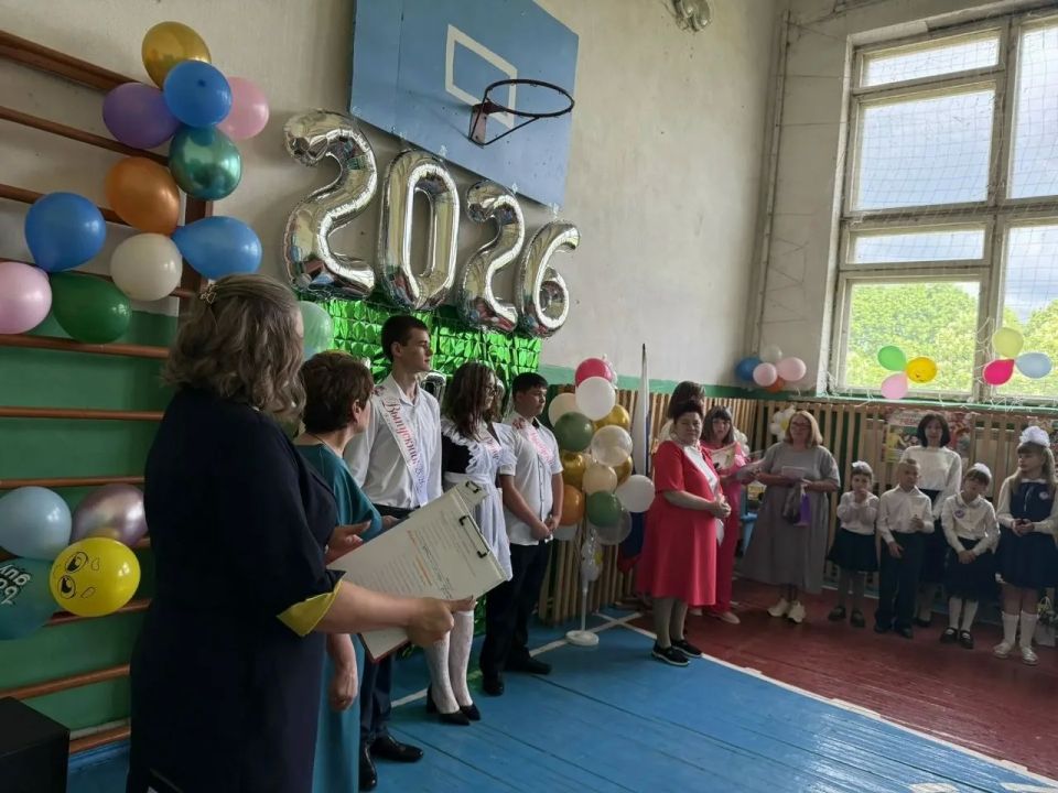 26 мая в МКОУ "Хмелевская ООШ" прозвенел последний звонок для выпускников 9-го класса 26 мая в МКОУ "Хмелевская ООШ" прозвенел последний звонок для выпускников 9-го класса