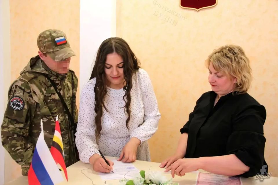 В отделе ЗАГС Администрации Фатежского района зарегистрировали брак героя, освобождавшего приграничье В отделе ЗАГС Администрации Фатежского района зарегистрировали брак героя, освобождавшего приграничье