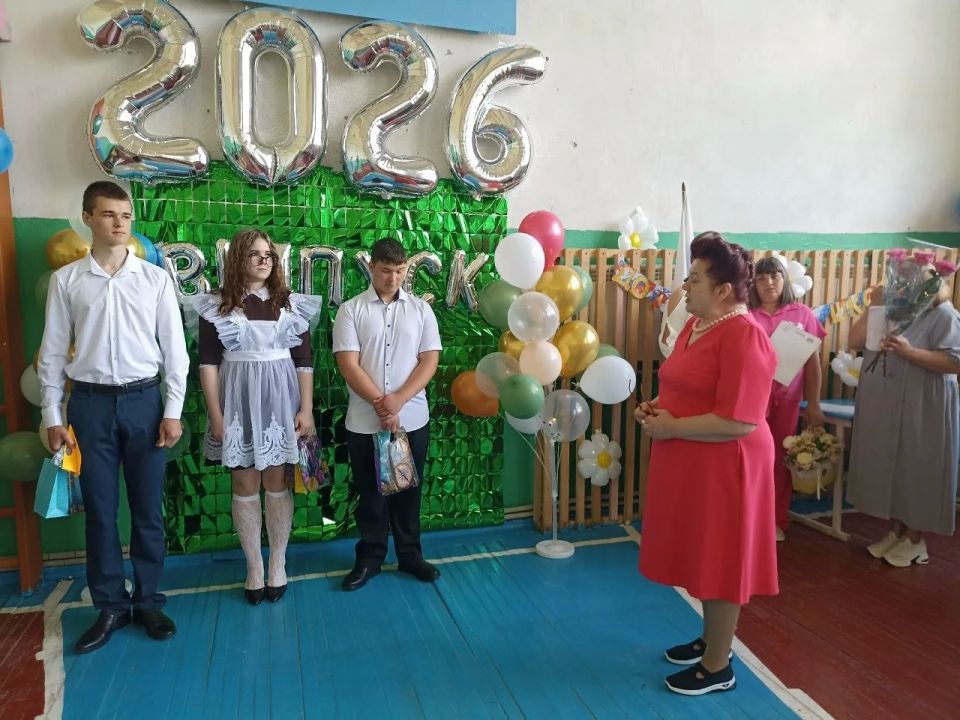 26 мая в МКОУ "Хмелевская ООШ" прозвенел последний звонок для выпускников 9-го класса 26 мая в МКОУ "Хмелевская ООШ" прозвенел последний звонок для выпускников 9-го класса