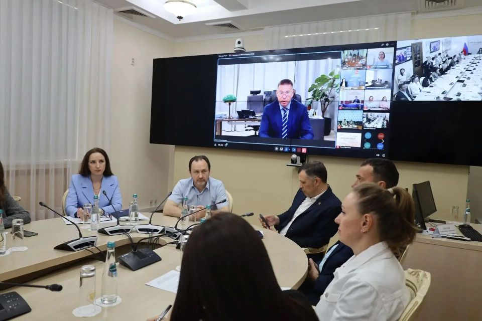 Первый заместитель руководителя Администрации Курской области Олеся Дворцова приняла участие в совещании, посвященном проведению форума «Сильные идеи для нового времени» Первый заместитель руководителя Администрации Курской области Олеся Дворцова приняла участие в совещании, посвященном проведению форума «Сильные идеи для нового времени»