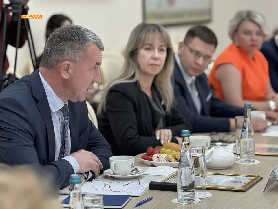 Александр Хинштейн встретился с победителями «Губернаторского резерва — 2026» Александр Хинштейн встретился с победителями «Губернаторского резерва — 2026»