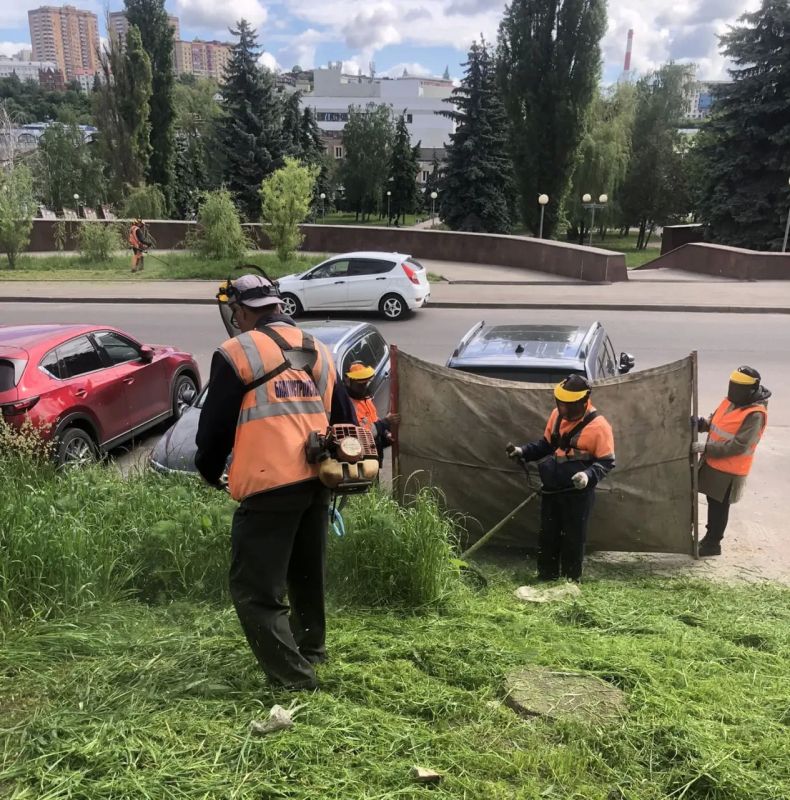 Курские дорожники очищают город