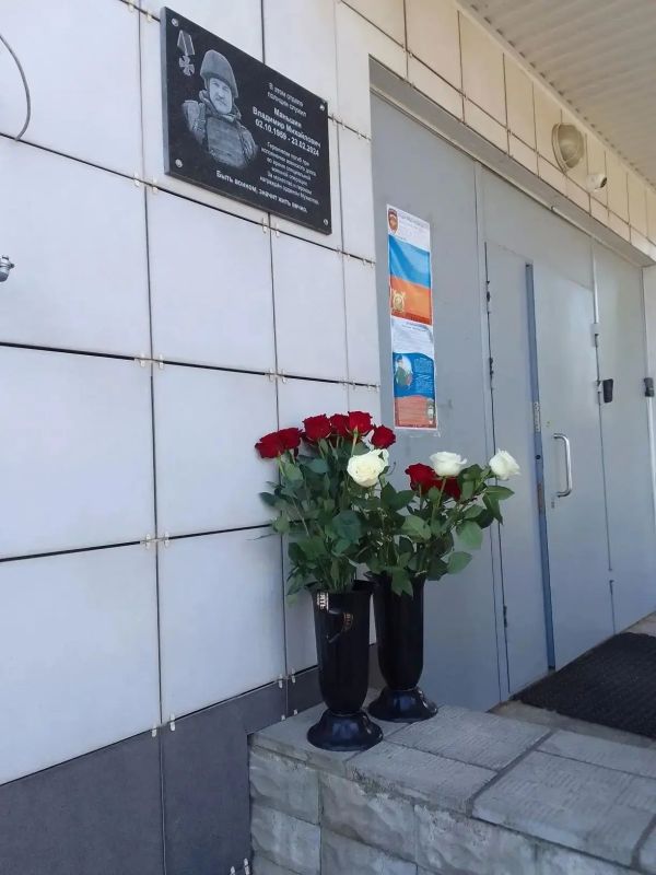 В Золотухинском районе на здании отдела полиции установлена доска памяти Владимира Маньшина