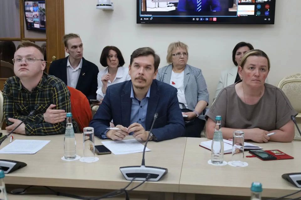 Первый заместитель руководителя Администрации Курской области Олеся Дворцова приняла участие в совещании, посвященном проведению форума «Сильные идеи для нового времени» Первый заместитель руководителя Администрации Курской области Олеся Дворцова приняла участие в совещании, посвященном проведению форума «Сильные идеи для нового времени»