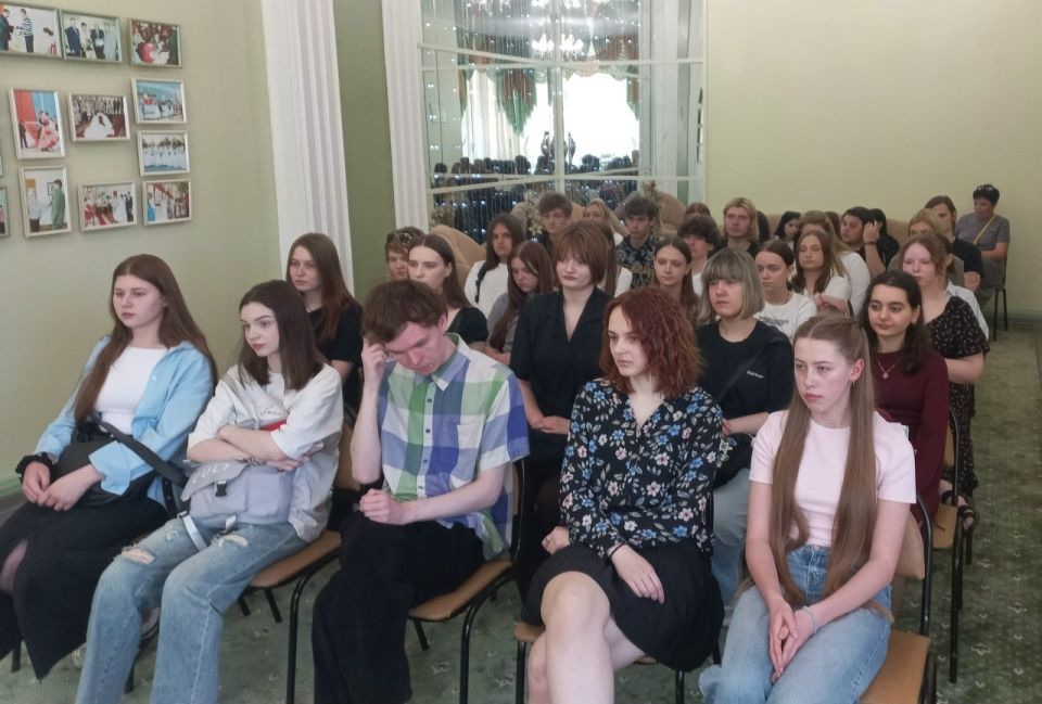 В завершении учебного года и в преддверии дня защиты детей в отделе ЗАГС города Железногорска прошел День открытых дверей для студентов Железногорского горно-металлургического колледжа специальности Правоохранительная...
