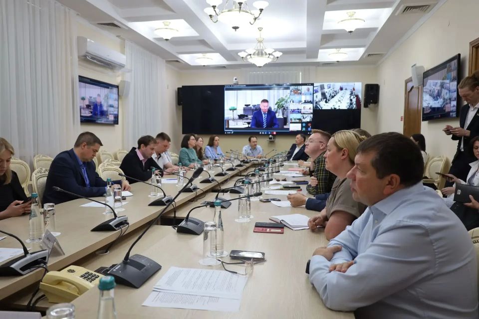 Первый заместитель руководителя Администрации Курской области Олеся Дворцова приняла участие в совещании, посвященном проведению форума «Сильные идеи для нового времени» Первый заместитель руководителя Администрации Курской области Олеся Дворцова приняла участие в совещании, посвященном проведению форума «Сильные идеи для нового времени»