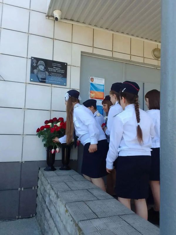 В Золотухинском районе на здании отдела полиции установлена доска памяти Владимира Маньшина В Золотухинском районе на здании отдела полиции установлена доска памяти Владимира Маньшина