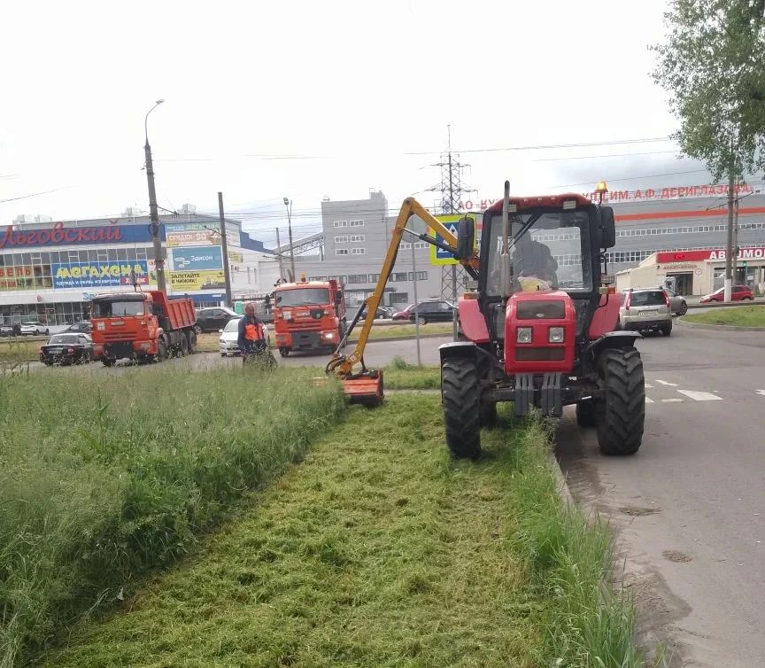 В парках и скверах продолжается активная уборка территорий В парках и скверах продолжается активная уборка территорий