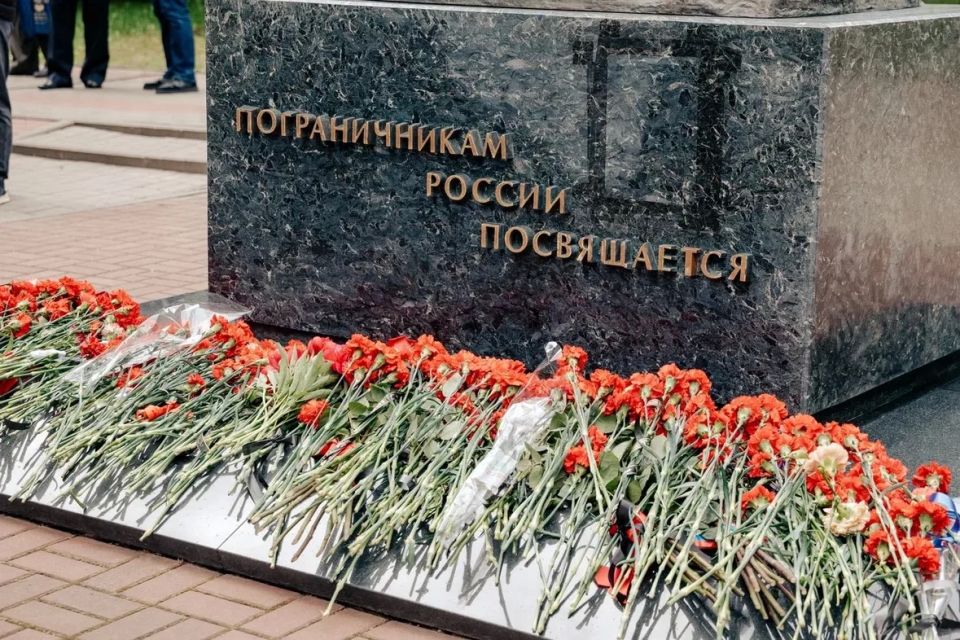 Александр Хинштейн: Сегодня праздник тех, кто стоит на страже рубежей нашей Родины Александр Хинштейн: Сегодня праздник тех, кто стоит на страже рубежей нашей Родины