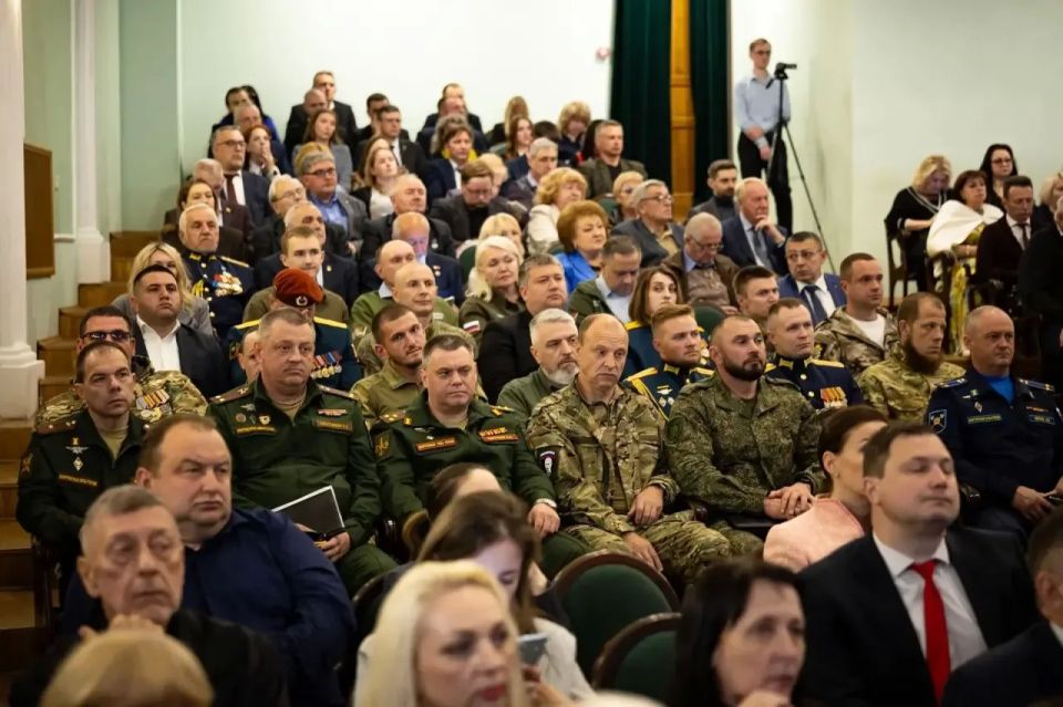 Принял участие в отчете губернатора Александра Хинштейна о работе Правительства Курской области за 2025 год перед депутатами Курской областной Думы Принял участие в отчете губернатора Александра Хинштейна о работе Правительства Курской области за 2025 год перед депутатами Курской областной Думы