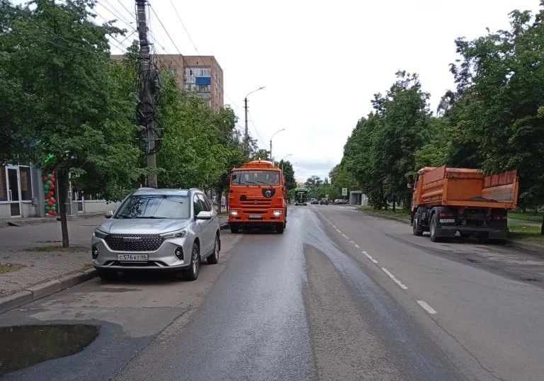 В парках и скверах продолжается активная уборка территорий В парках и скверах продолжается активная уборка территорий