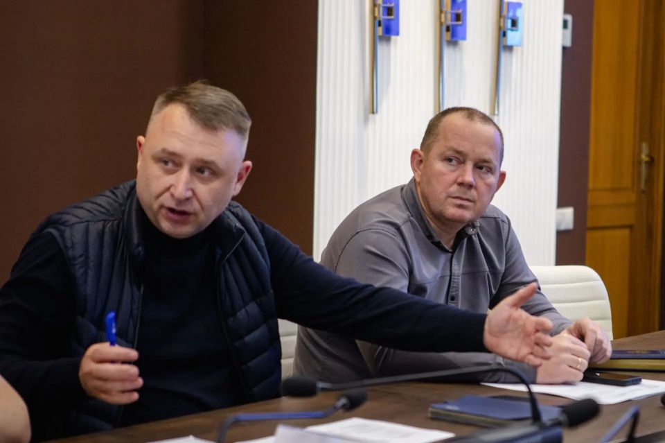 Сегодня вместе с коллегами провел рабочее совещание по вопросу неудовлетворительного качества воды в Железнодорожном округе Сегодня вместе с коллегами провел рабочее совещание по вопросу неудовлетворительного качества воды в Железнодорожном округе