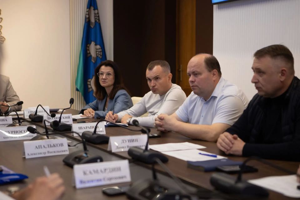 Сегодня вместе с коллегами провел рабочее совещание по вопросу неудовлетворительного качества воды в Железнодорожном округе Сегодня вместе с коллегами провел рабочее совещание по вопросу неудовлетворительного качества воды в Железнодорожном округе
