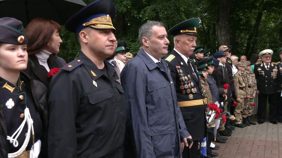 Курские пограничники принимают поздравления с профессиональным праздником Курские пограничники принимают поздравления с профессиональным праздником