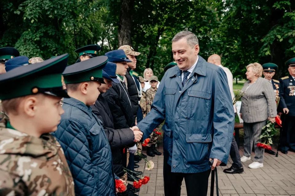 Александр Хинштейн: Сегодня праздник тех, кто стоит на страже рубежей нашей Родины Александр Хинштейн: Сегодня праздник тех, кто стоит на страже рубежей нашей Родины
