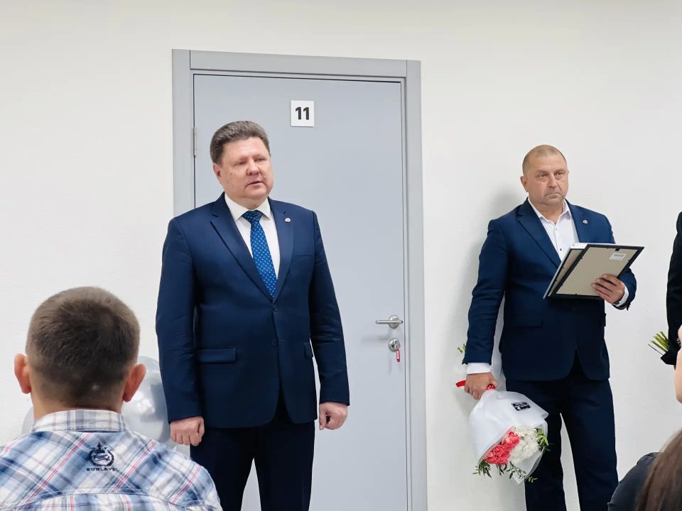 Сегодня министр цифрового развития и связи Курской области Сергей Кожевников и начальник управления связи Николай Абросимов поздравили сотрудников компании АО «ЭР-Телеком Холдинг» с значительными достижениями в области... Сегодня министр цифрового развития и связи Курской области Сергей Кожевников и начальник управления связи Николай Абросимов поздравили сотрудников компании АО «ЭР-Телеком Холдинг» с значительными достижениями в области...