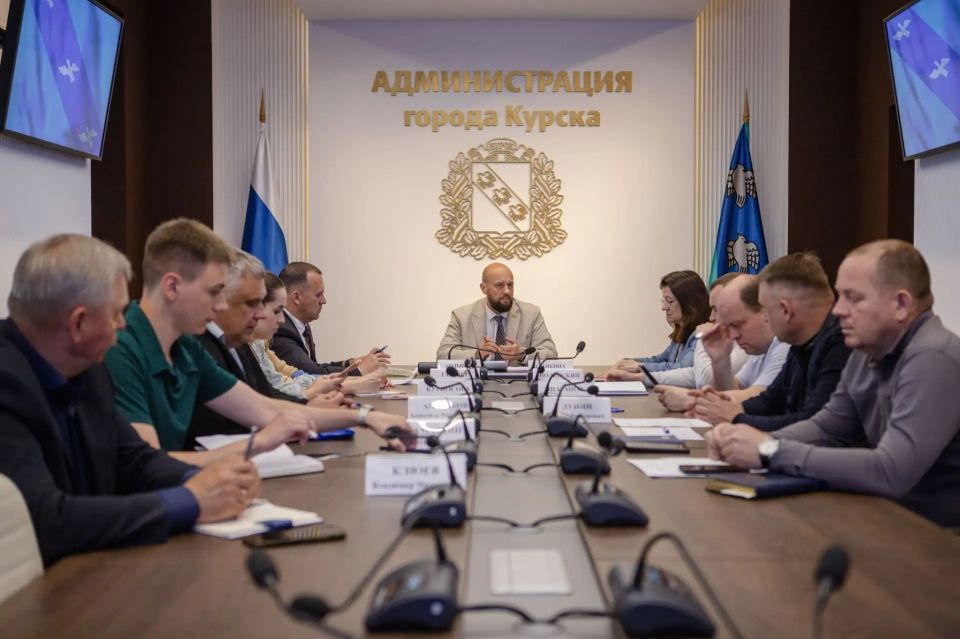 Сегодня вместе с коллегами провел рабочее совещание по вопросу неудовлетворительного качества воды в Железнодорожном округе Сегодня вместе с коллегами провел рабочее совещание по вопросу неудовлетворительного качества воды в Железнодорожном округе
