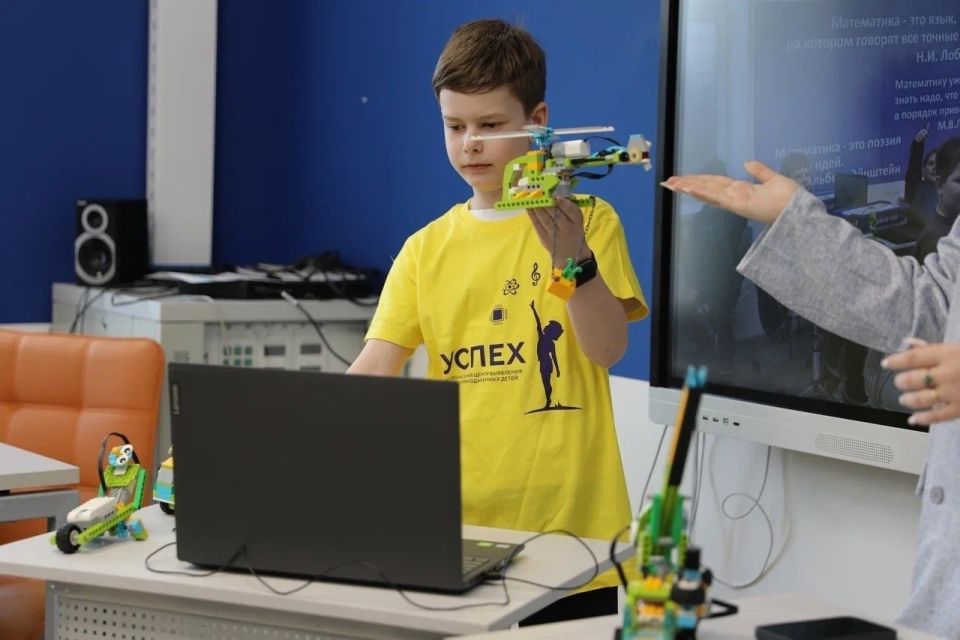 Приглашаем школьников на обучение по программам дополнительного образования Приглашаем школьников на обучение по программам дополнительного образования