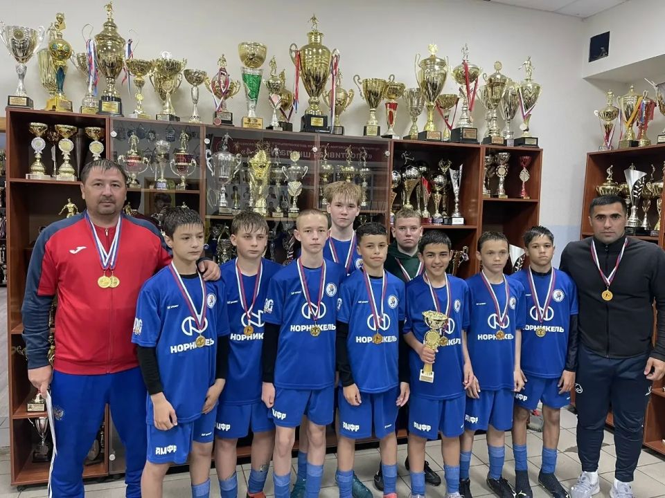 НАШИ ШКОЛЬНИКИ-ЧЕМПИОНЫ РЕГИОНАЛЬНОГО ЭТАПА ТУРНИРА ПО МИНИ-ФУТБОЛУ "КОЖАНЫЙ МЯЧ -ШКОЛЬНАЯ ФУТБОЛЬНАЯ ЛИГА"