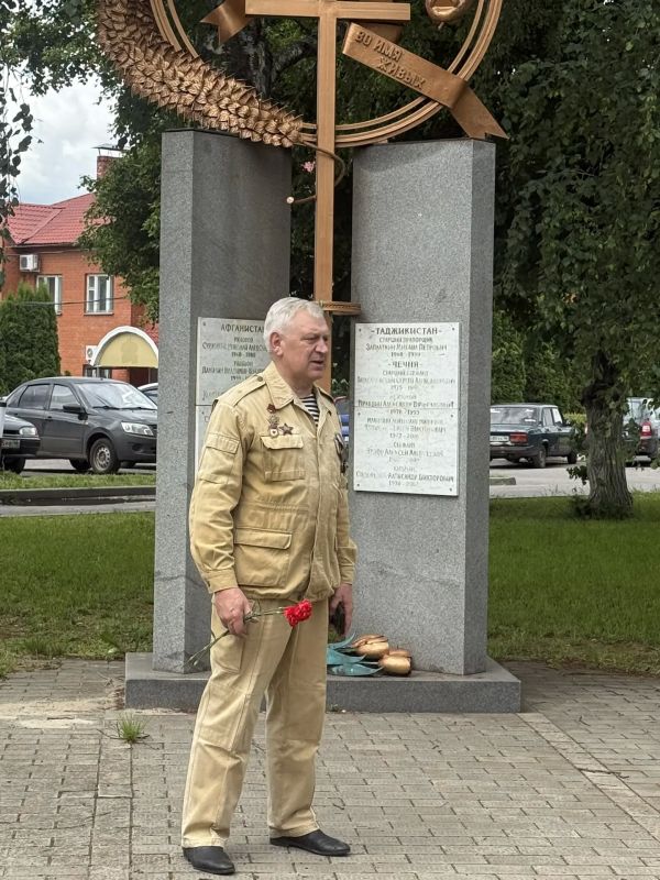 Сегодня в России отмечается День пограничника – праздник тех, кто стоит на страже рубежей нашей Родины Сегодня в России отмечается День пограничника – праздник тех, кто стоит на страже рубежей нашей Родины