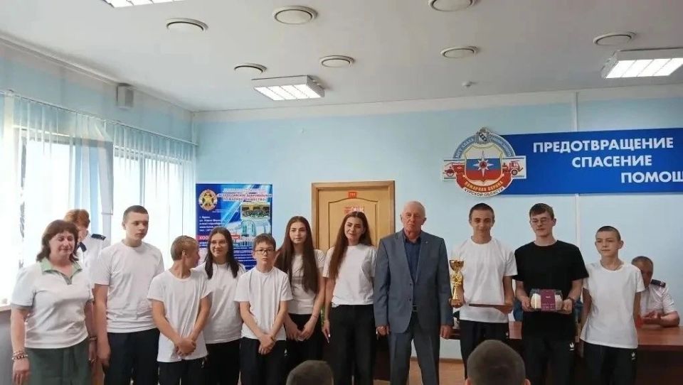 Обучающиеся ОКОУ "Верхнелюбажская школа-интернат" достойно выступили на областном конкурсе дружин юных пожарных «Горячие сердца» и заняли 3 место Обучающиеся ОКОУ "Верхнелюбажская школа-интернат" достойно выступили на областном конкурсе дружин юных пожарных «Горячие сердца» и заняли 3 место