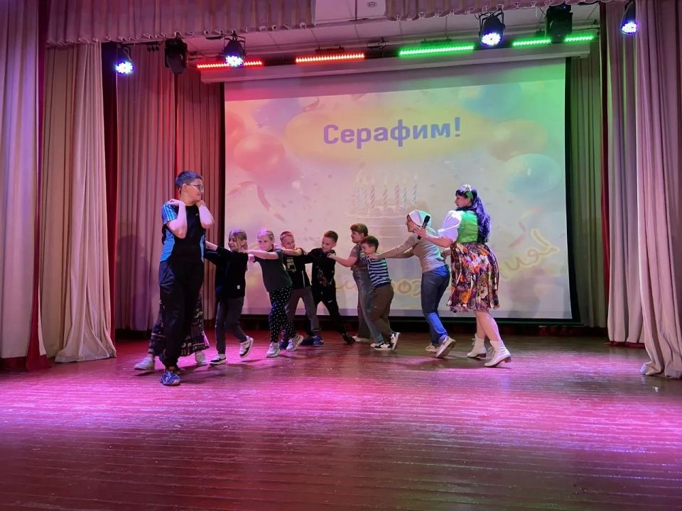 ЗДРАВСТВУЙ,ЛЕТО!. Для младшей группы театрального объединения «Золотой ключик» Фатежского РДНТ прошел летний праздник «Здравствуй лето!» Сегодня в гости к детям пришло Лето, которое учила ребят дружить, быть добрыми... ЗДРАВСТВУЙ,ЛЕТО!. Для младшей группы театрального объединения «Золотой ключик» Фатежского РДНТ прошел летний праздник «Здравствуй лето!» Сегодня в гости к детям пришло Лето, которое учила ребят дружить, быть добрыми...
