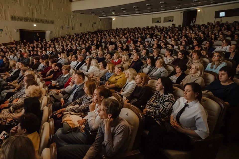 Полный аншлаг в зале: в Курске прошел спектакль "Свадьба Фигаро" Полный аншлаг в зале: в Курске прошел спектакль "Свадьба Фигаро"